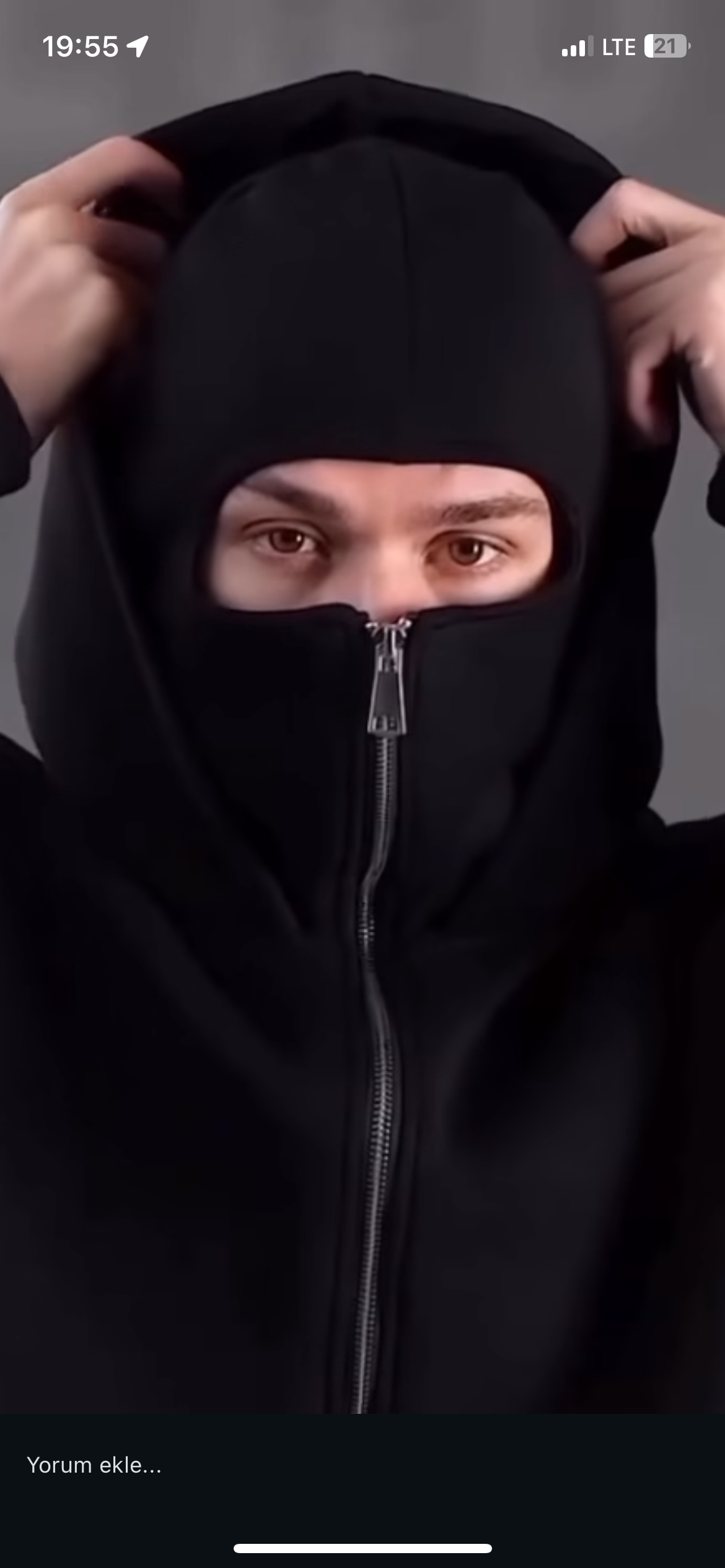 Fermuarlı Yüz Maskeli Hoodie