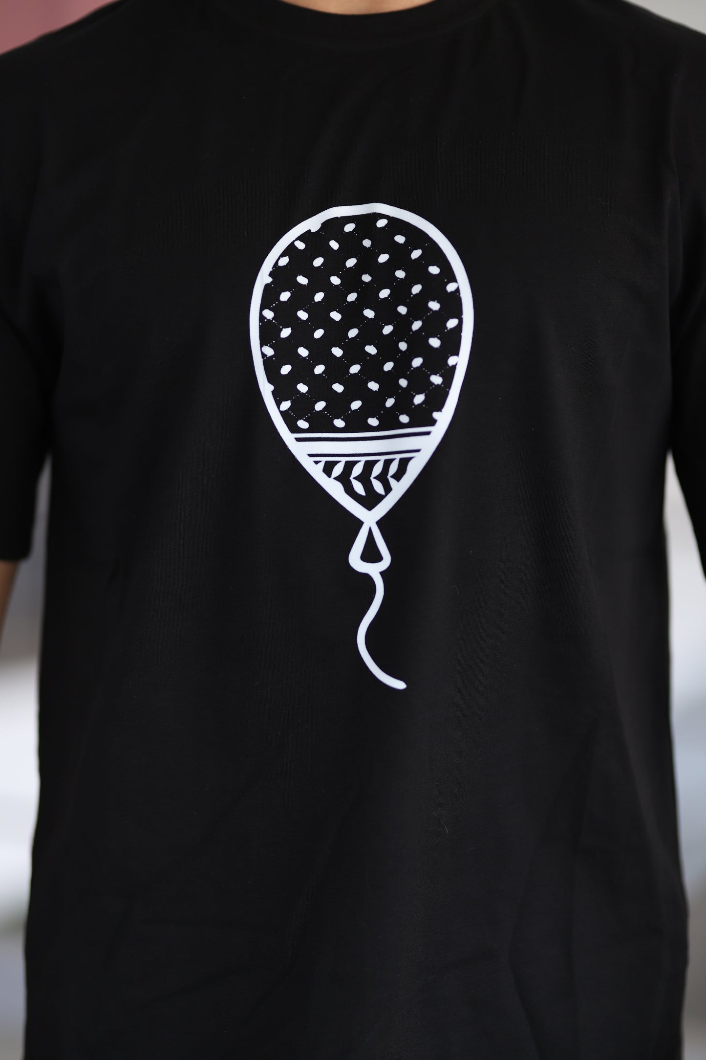 Kefiyeli Balon Tasarımlı Baskılı T-shirt